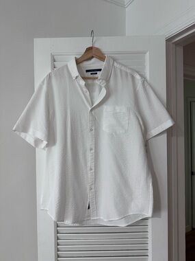 Perry Ellis Stretch Seersucker Short Sleeve Button-Down Shirt — Size L